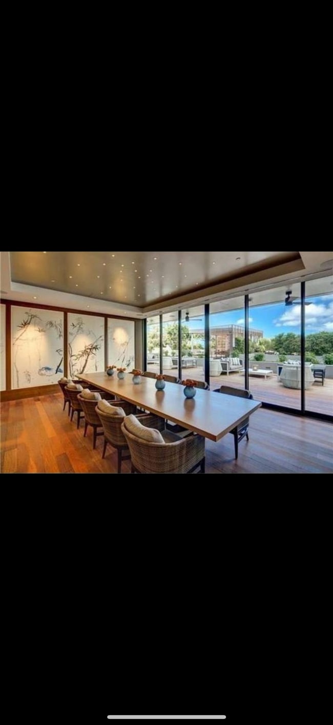 Building Photo - 888 Kapiolani Blvd