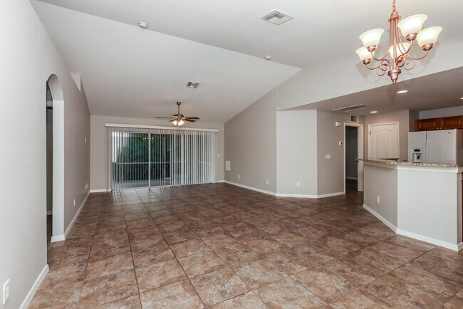 Building Photo - 769 Oakridge Ave S