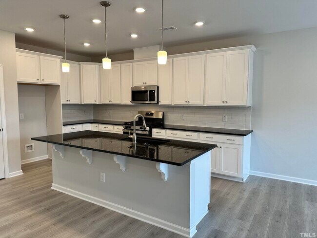 Building Photo - 2233 Grants Pass Station