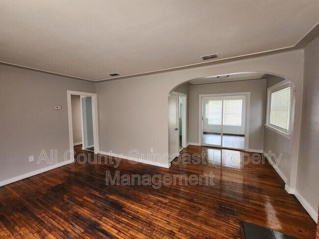 Building Photo - 2105 28th St S