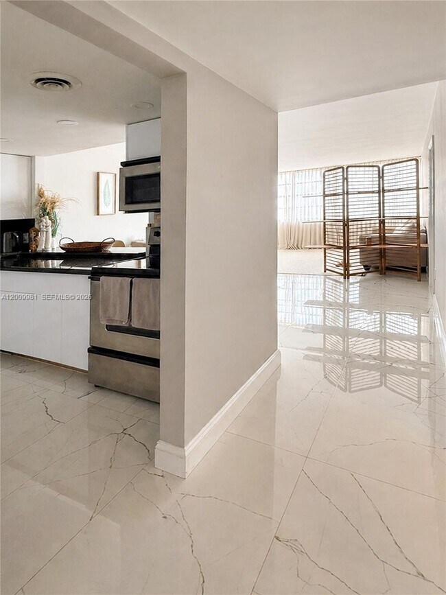 Foto del edificio - 1351 NE Miami Gardens Dr
