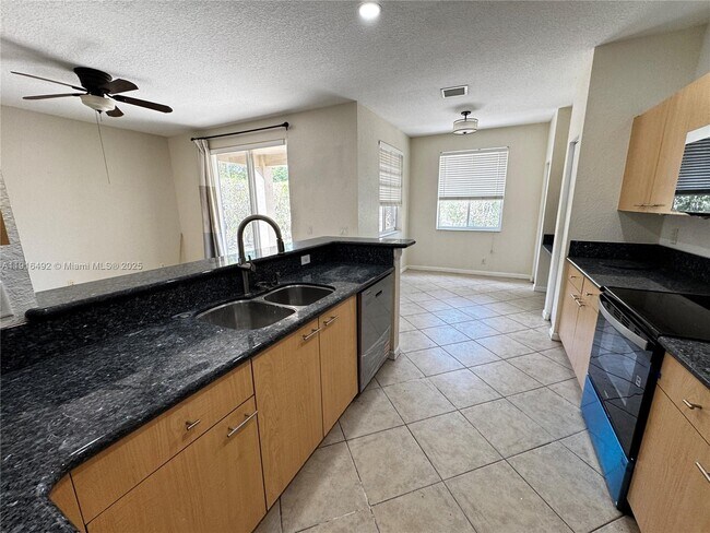 Foto del edificio - 1007 Bamboo Ln