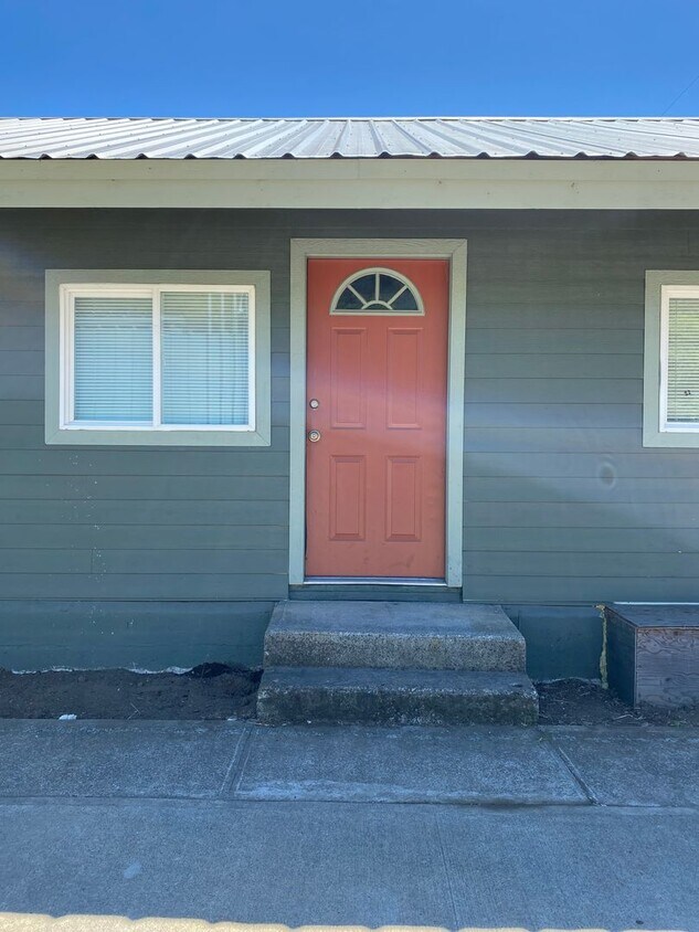 Primary Photo - Newly Remodeled 2 Bedroom, 2 Bathroom Unit...
