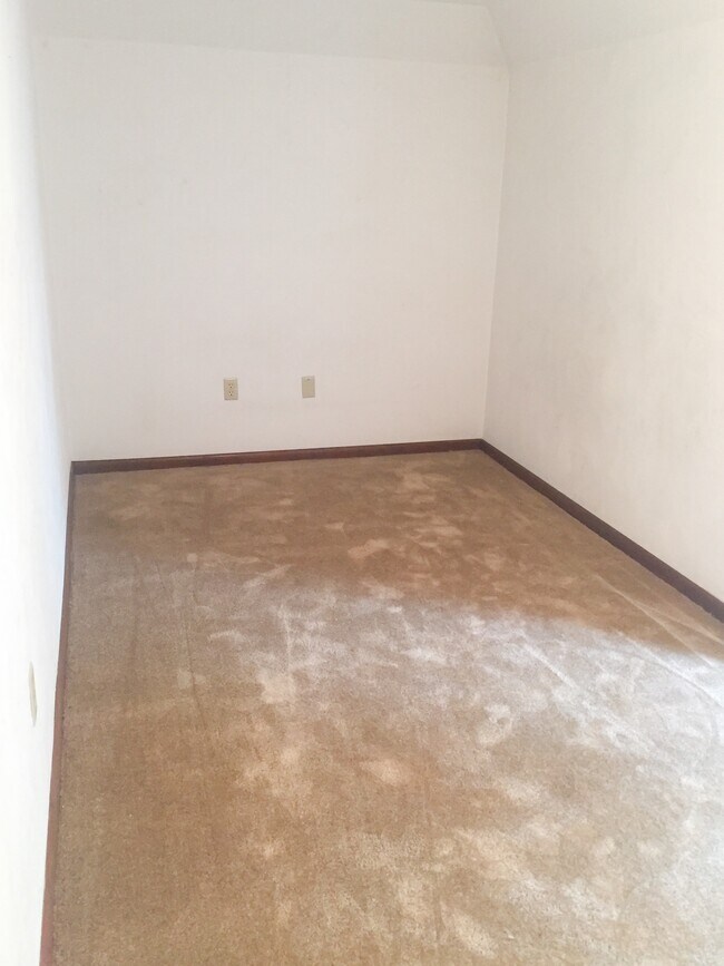 Bedroom - 511 Race St