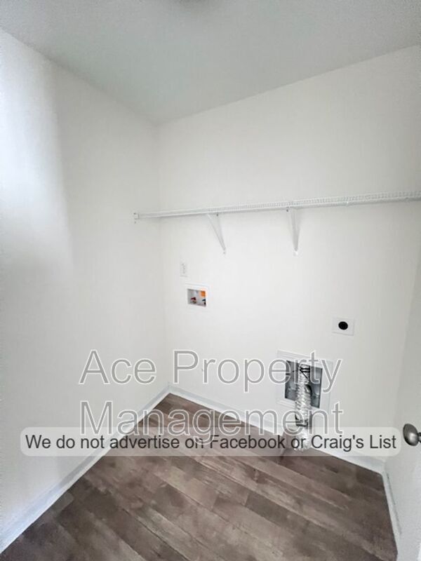 Building Photo - 1717 Ramsdale Rd