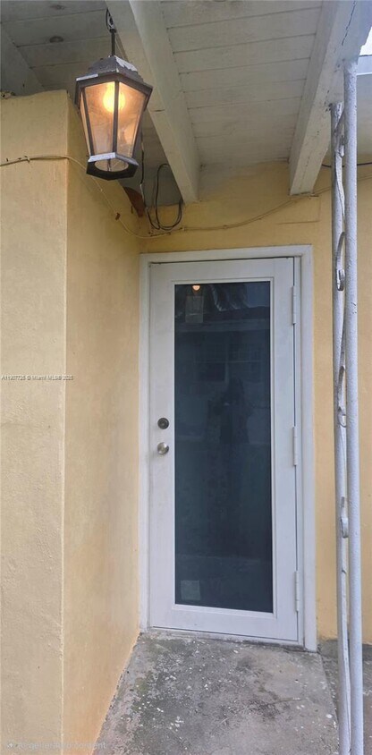 Foto principal - 3458 Capri Dr