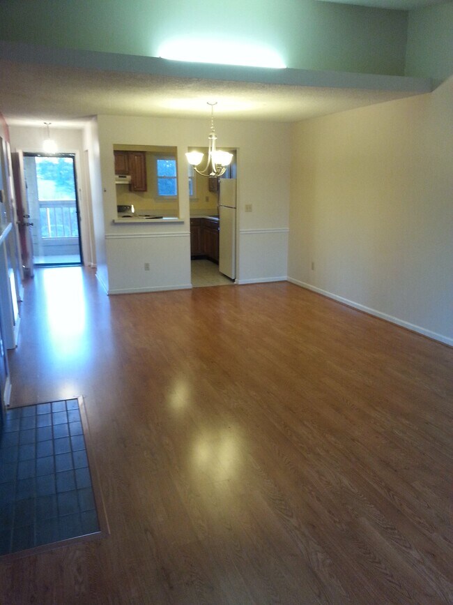 Foto del edificio - 132 Edgewater Ln