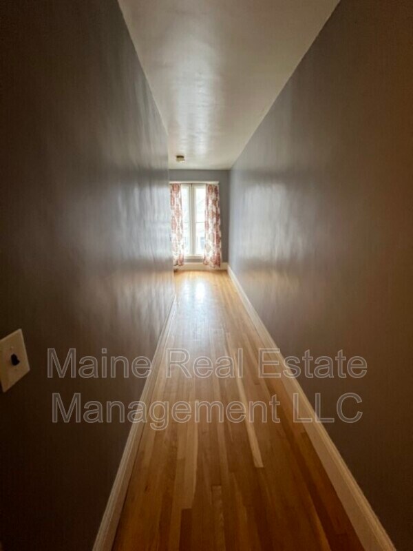 Building Photo - 24 Maple St