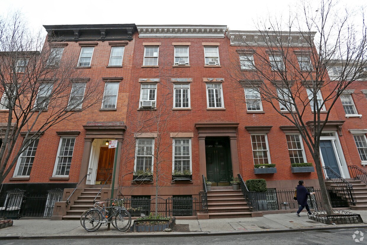 Building Photo - 69 Horatio St