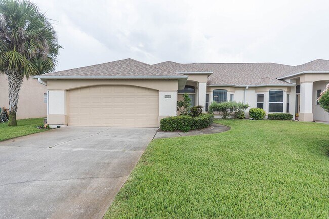 Foto del edificio - Beautiful Home in Satellite Beach including Lawncare and Community Pool