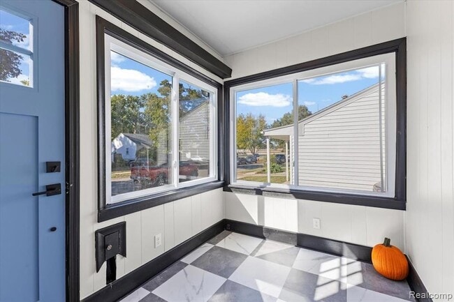 Building Photo - 2120 Wrenson St