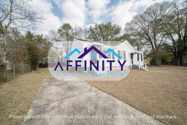 Building Photo - Adorable 3 Bedroom/ 1 Bath Home