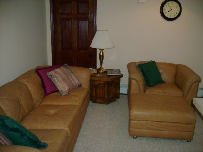 Foto del edificio - 20 Locust Grove Rd