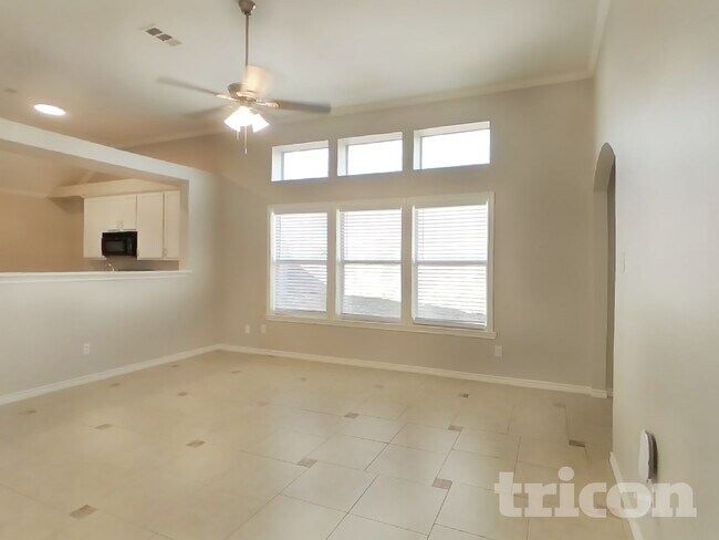 Foto del edificio - 8919 Wild Rose Ln