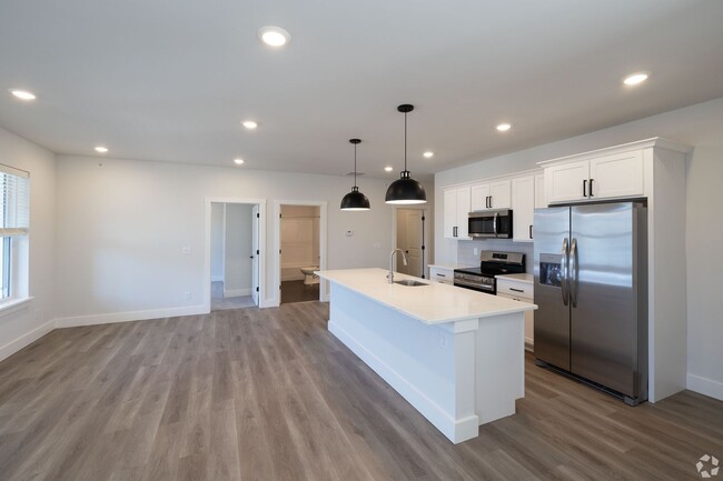Foto del edificio - 3 Bedroom 2 Bath - Second Floor - Model B