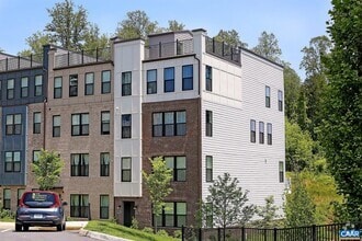 Building Photo - 825 Wesley Ln