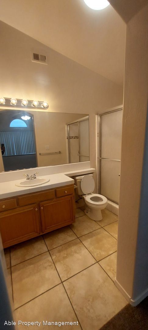 Foto del edificio - 3 br, 2 bath House - 9510 Millikan Way
