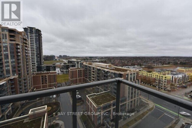 Photo du bâtiment - 1 Uptown Dr