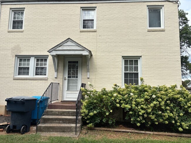 Foto del edificio - 4318 Delray St NW
