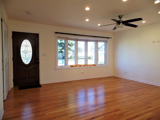 Building Photo - 222 Gareth Ln