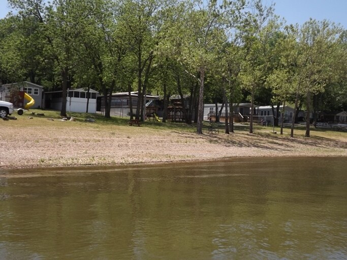 Lake - Grand View Village Resort