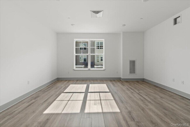 Foto del edificio - 75 Forester Ave