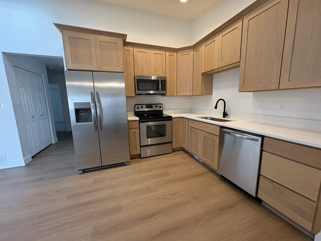 Foto del edificio - 765 Lupine Ct
