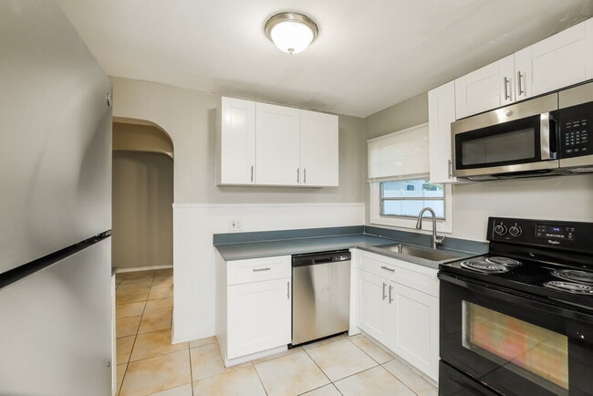 Building Photo - 4408 Vicliff Rd