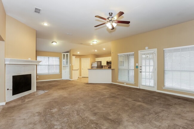 Building Photo - 700 Havencrest Dr