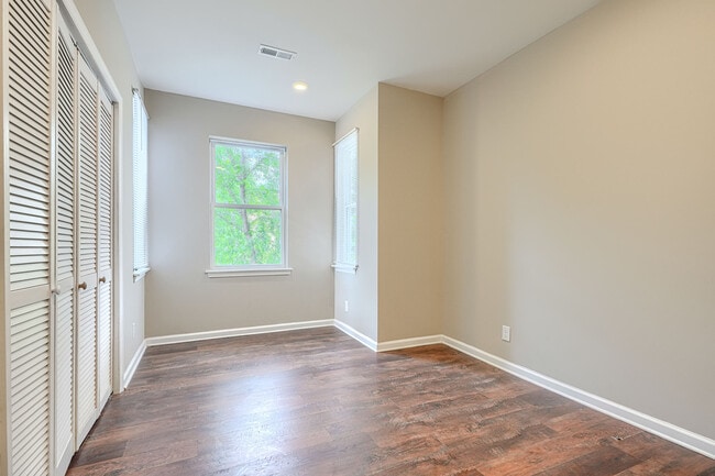 Foto del edificio - 446 N Linwood Ave