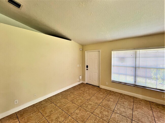 Building Photo - 2611 Alexander Ave