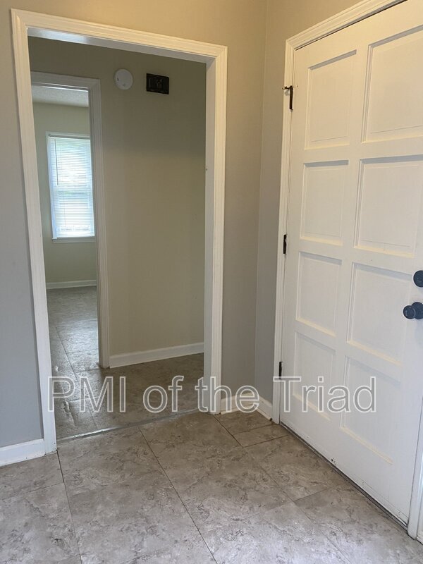 Building Photo - 1605 Pear Tree Ln