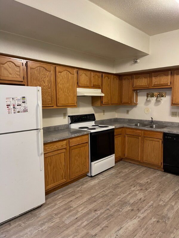 Photo - 307 E College St Apartment