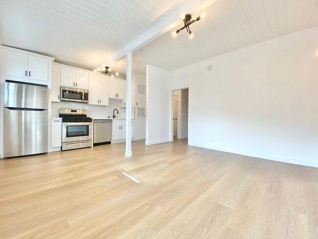 Building Photo - 1809 W 24th St