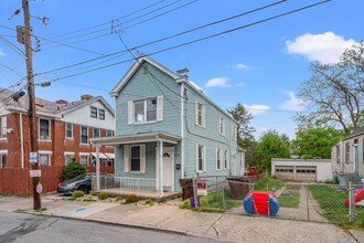 Building Photo - 2210 Busse St