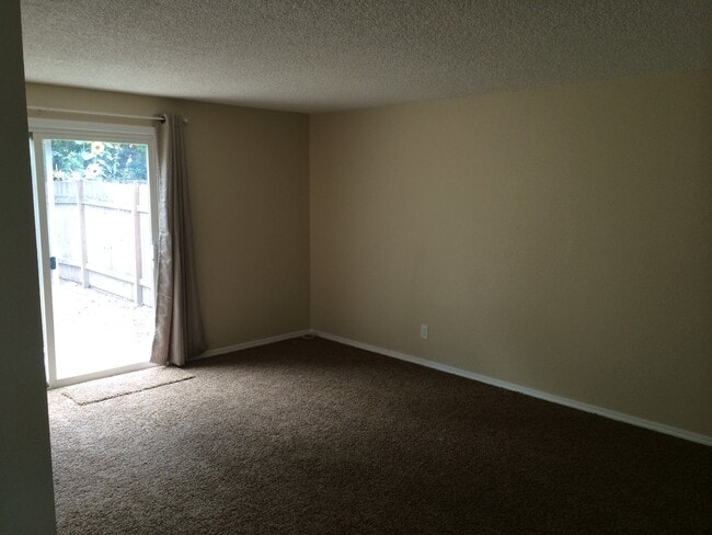 Building Photo - Great duplex in Gresham! rentalsc21.com