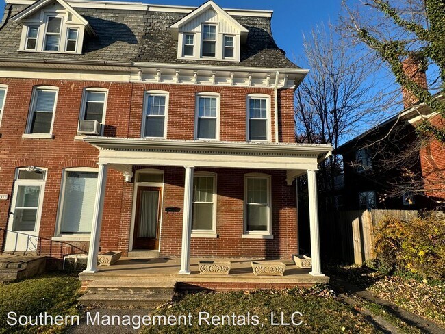 Foto del edificio - 2 br, 1 bath House - 1403 Second Ave  2nd ...