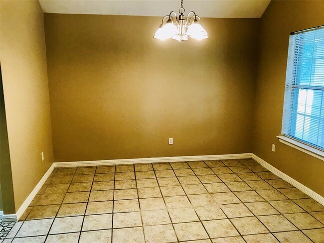 Foto del edificio - 8015 Pinewood Crest Ln