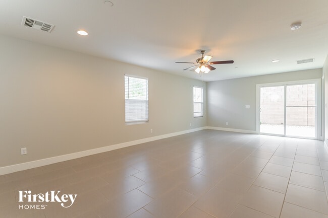 Foto del edificio - 868 N Water St