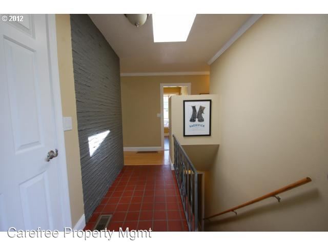 Building Photo - 5440 SW Dover Loop