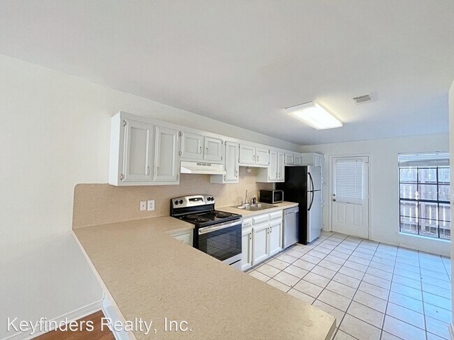 Foto del edificio - 2 br, 1.5 bath House - 2293 Hollydale Ave....