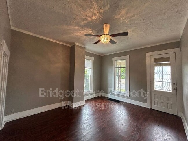 Photo - 315 N 4th St House