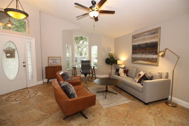 Building Photo - 989 N Lake Claire Cir
