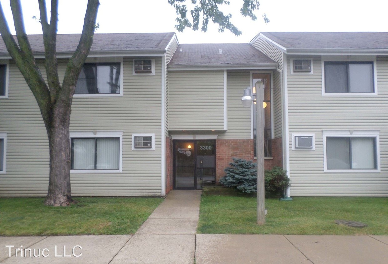 Foto principal - 3300 Bayside Dr