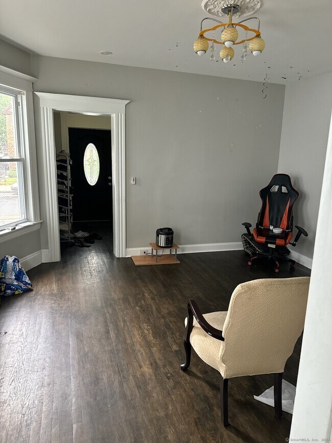 Building Photo - 644 Brooks St