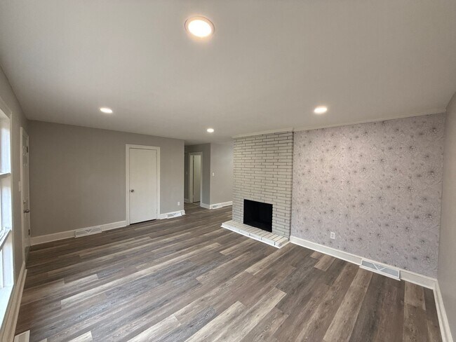 Building Photo - 2745 Dogwood Ave