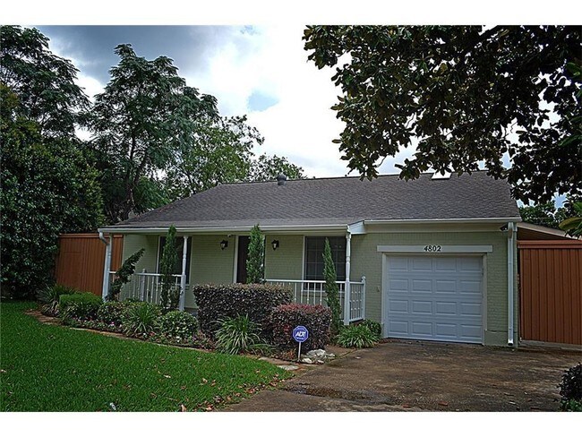 Building Photo - 1508W W Mockingbird Ln
