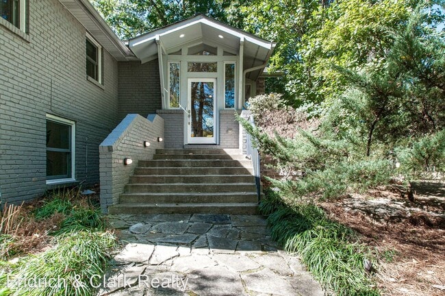 Building Photo - 3 br, 2.5 bath House - 743 Georgetown Drive