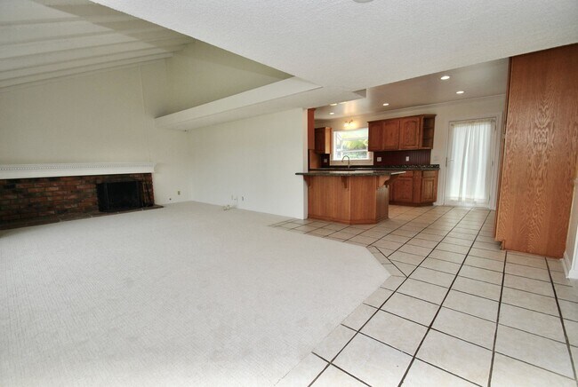 Foto del edificio - Charming Four Bedroom Rossmoor Home