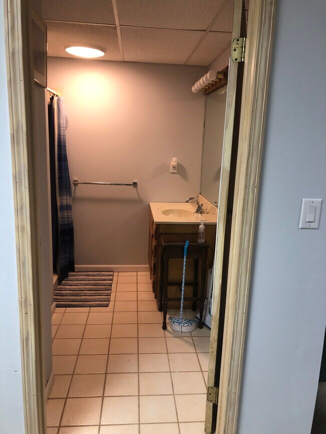 BATHROOM/SHOWER - 6189 Heidler Rd